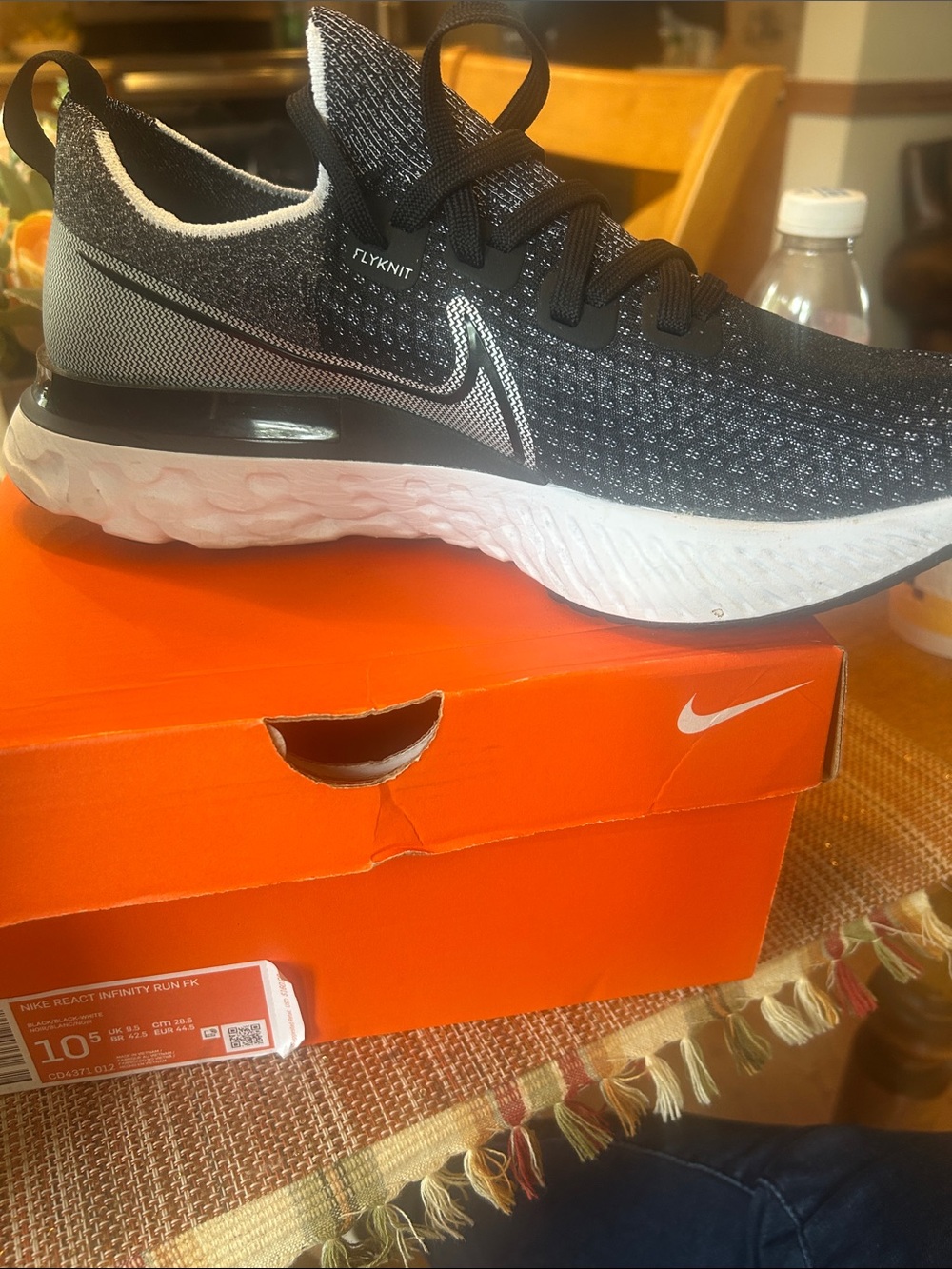 New in Box Nike Men's Flyknit Running Sneakers - Black & White